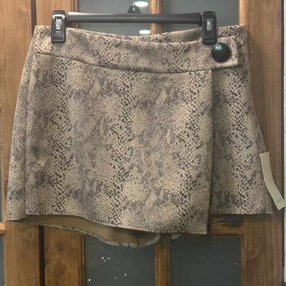 NWT Zara Basic Women's Skirt Shorts Large Snake Print Button Detail - Picture 2 of 8